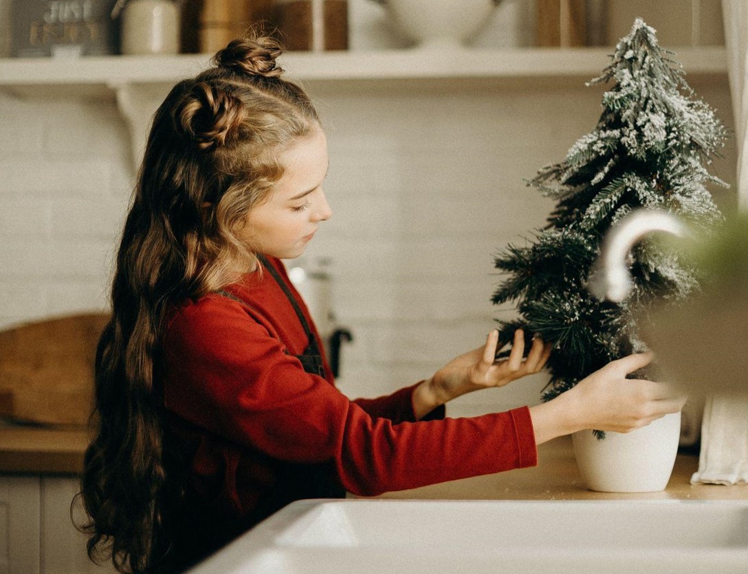 Deck Your Halls with a Christmas Wreath and Heartfelt Giving